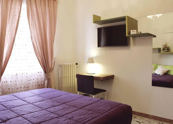 Paola Oda ve Kahvaltı Siena